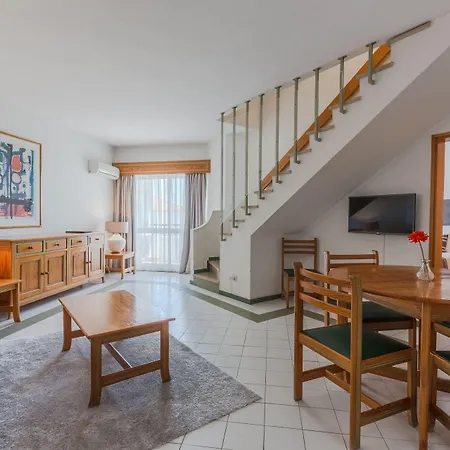 Luna Da Oura Αλμπουφέιρα