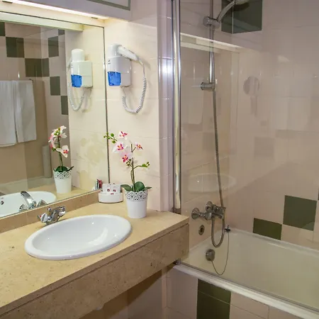 Luna Da Oura Αλμπουφέιρα